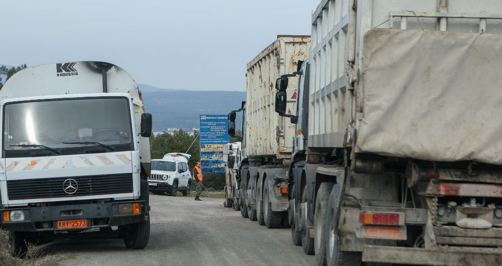 Δήμος και κάτοικοι έχουν αποκλείσει επιταγμένη περιοχή στη Λέσβο