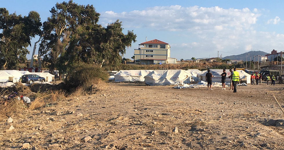 «Να φύγουν με πλοία οι πρόσφυγες»