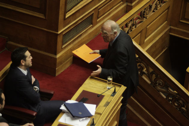 «Εσείς συγκαλύπτατε, εμείς αποκαλύπτουμε»