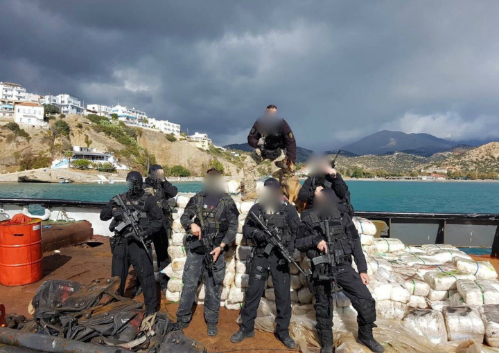 Πάνω από έξι τόνοι κάνναβης σε ρυμουλκό