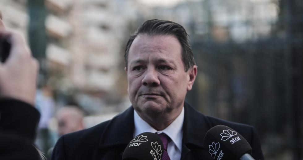 Παρακολουθούν και εκφοβίζουν τη 12χρονη για να μην καταθέσει