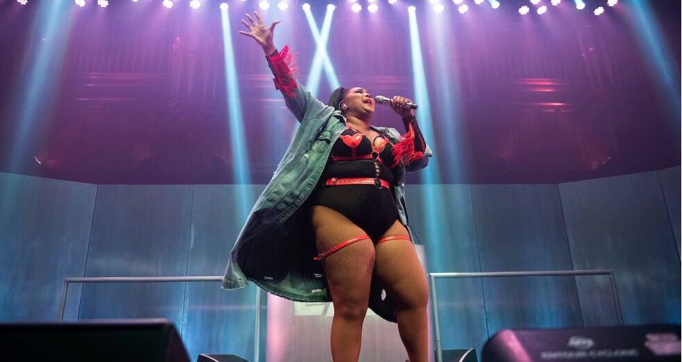 Δισκοκριτική: Lizzo, Melentini & Running Blue Orchestra, Θοδωρής Μαυρογιώργης, And You Will Know Us by the Trail of Dead