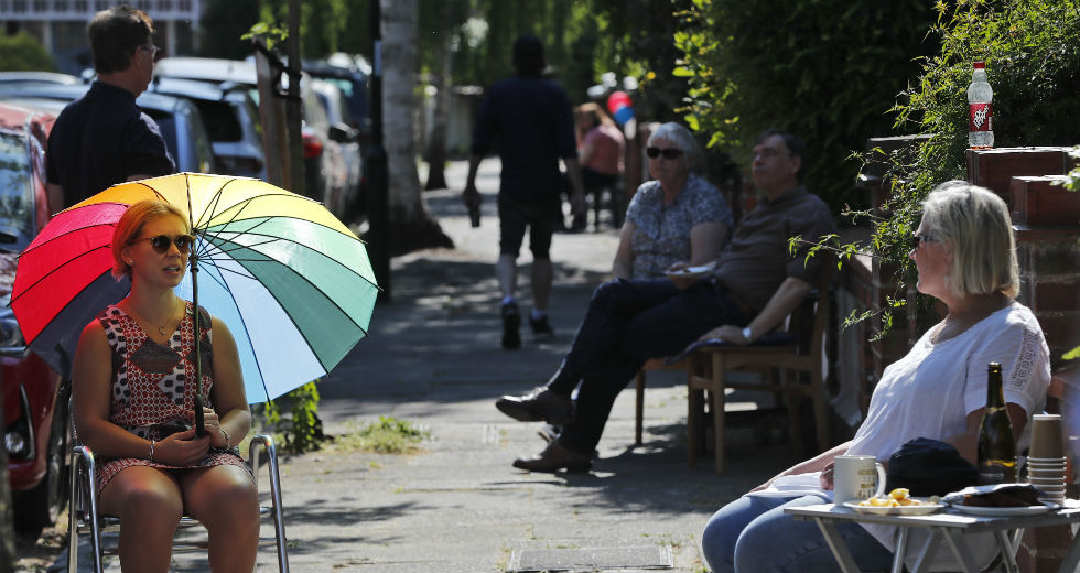Μεγαλώνει η ανησυχία για δεύτερο κύμα κορονοϊού, τριγμοί στις αγορές