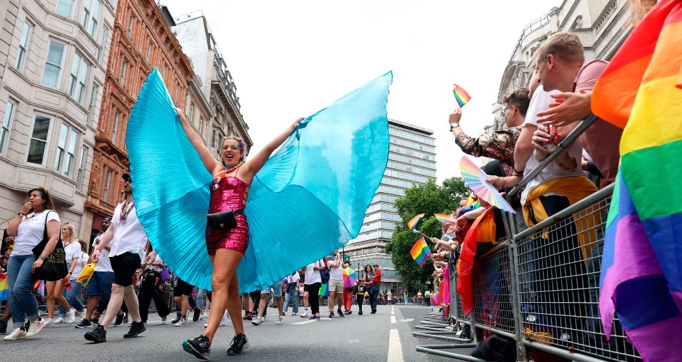 Το Λονδίνο γιορτάζει τα 50 χρόνια από το πρώτο Pride