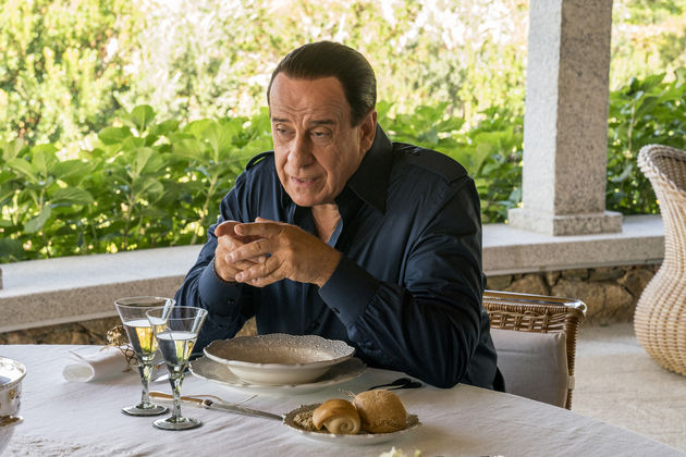 Ο Μπερλουσκόνι του Σορεντίνο και ο Γκόσλινγκ αστροναύτης