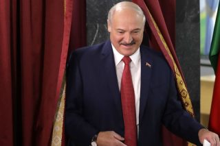 Ξανά «αυτοκράτορας» ο Λουκασένκο με 87,6%, σύμφωνα με exit poll 