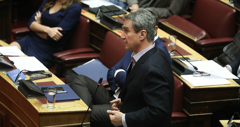 Υψηλοί τόνοι με το «καλημέρα» για την πρόταση μομφής