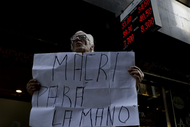 «Καίγεται» για τις δόσεις του ΔΝΤ η Αργεντινή