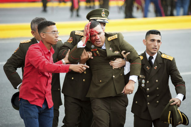Σενάρια συνωμοσίας πίσω από την απόπειρα κατά του Μαδούρο