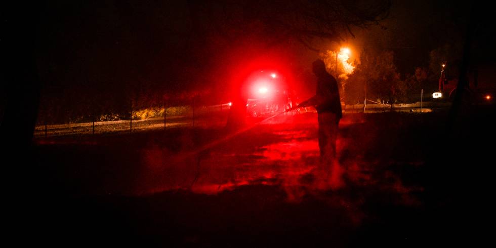 Χωρίς ενεργό μέτωπο η φωτιά στη Ν. Μάκρη – Απειλήθηκαν σπίτια