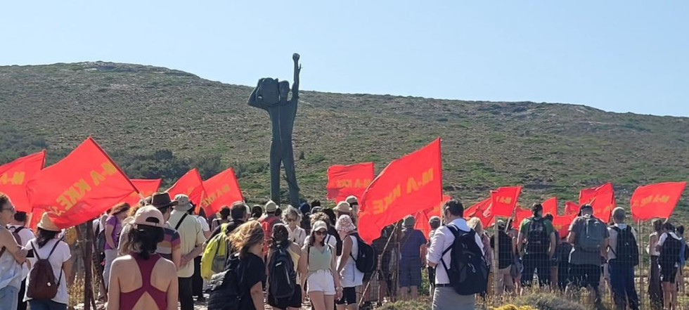 Εκατοντάδες αγωνιστές επισκέφτηκαν σήμερα τη Μακρόνησο
