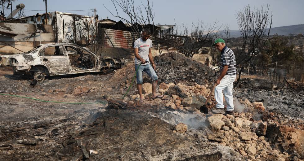 Εικόνες απόλυτης καταστροφής από την μεγάλη φωτιά στη Μάνδρα