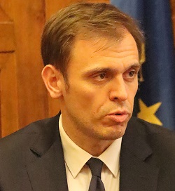 Τα πρόσωπα του Επικρατείας και τα πρόσωπα των πολιτών ΠΑΣΟΚ