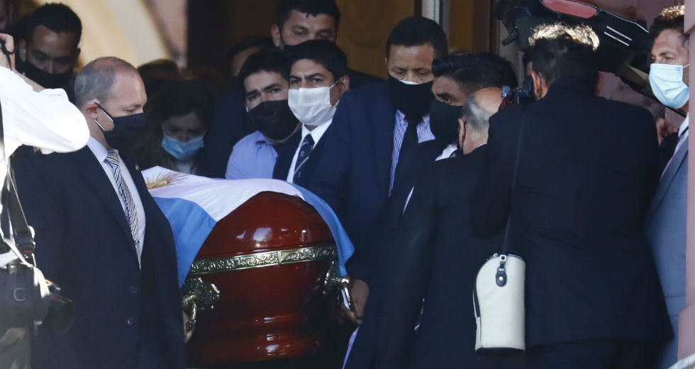 Συλλήψεις και τραυματίες στην κηδεία του Μαραντόνα