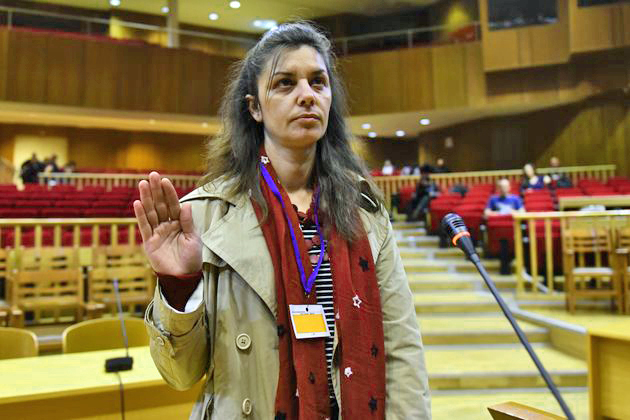 «Χτύπησε το κεφάλι μου με ορμή στο τοιχίο»