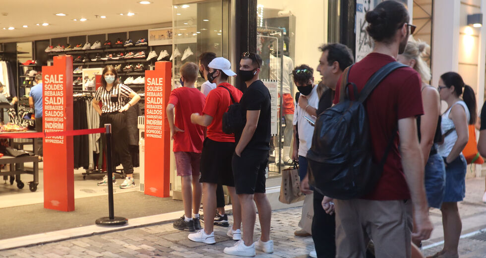 Αγωνία και ακρίβεια πίσω από τις μάσκες