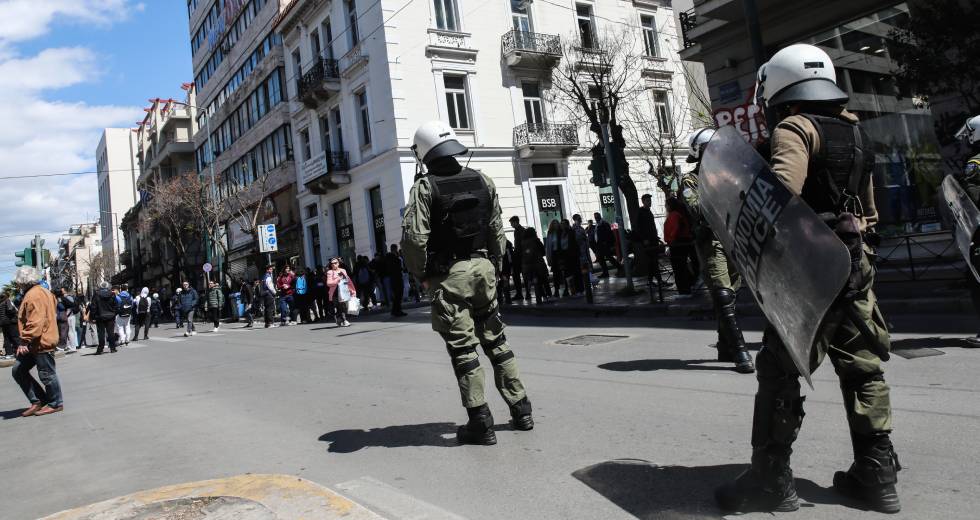 Πυροβολισμοί από αστυνομικό έξω από την ΑΣΟΕΕ