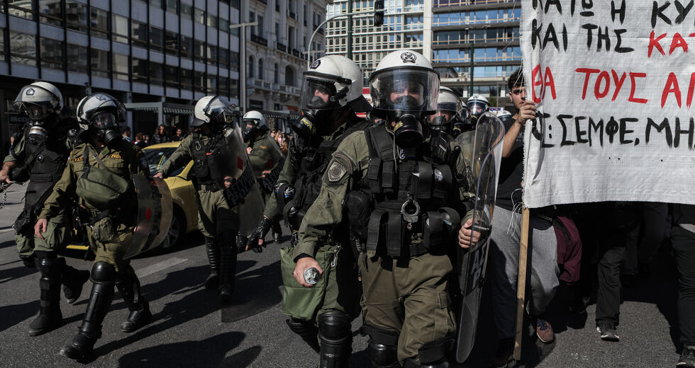 Χημικά και ξύλο για άλλη μια φορά ενάντια στους φοιτητές