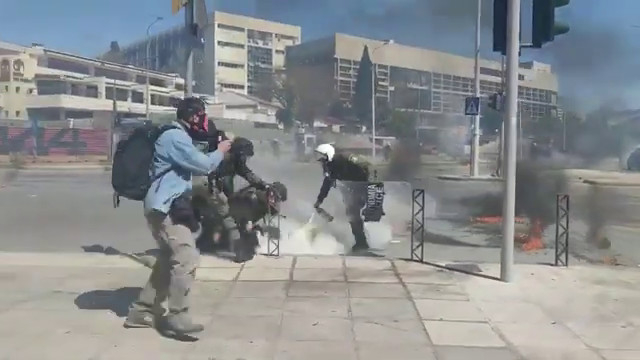Επικοινωνιακές… κρότου-λάμψης