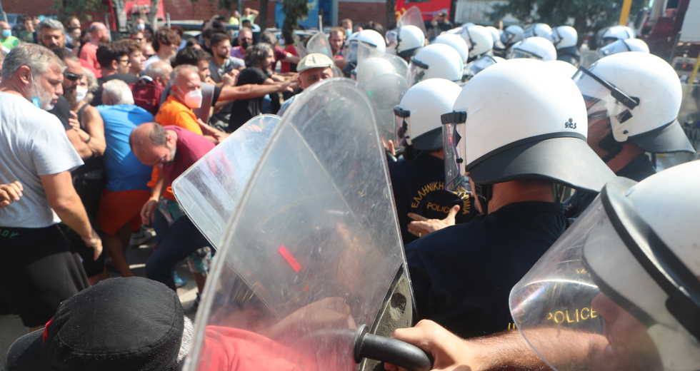 Κατακραυγή για το όργιο αστυνομικής βίας στη Μαλαματίνα [εικόνες + βίντεο]