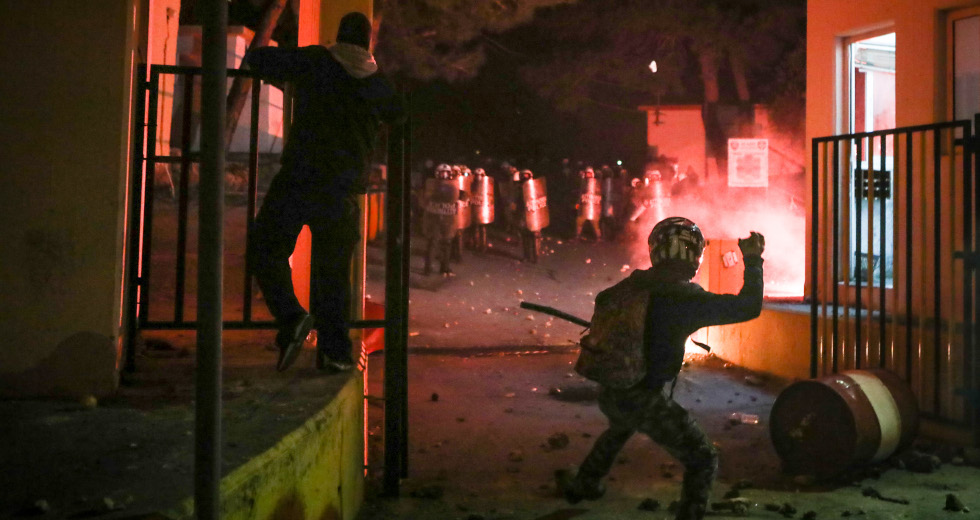 Πρώτα το ξύλο μετά… ο διάλογος