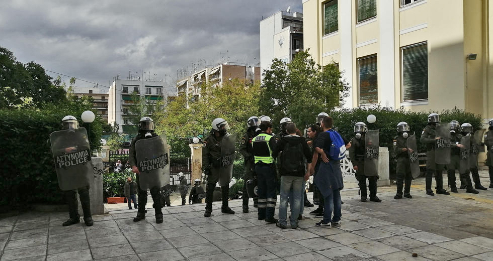 Εδώ ΑΣΟΕΕ, έξω τα ΜΑΤ από τις σχολές