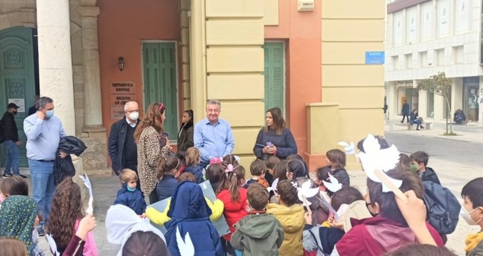 Ηράκλειο: Μαθητές διαδήλωσαν για την ειρήνη