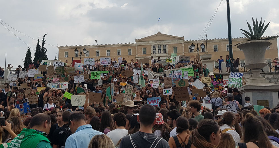 Βίντεο και φωτογραφίες απ’ τη μαθητική πορεία για το κλίμα