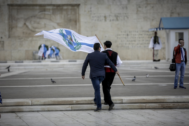 Μικρή ένταση στη μαθητική παρέλαση στην Αθήνα