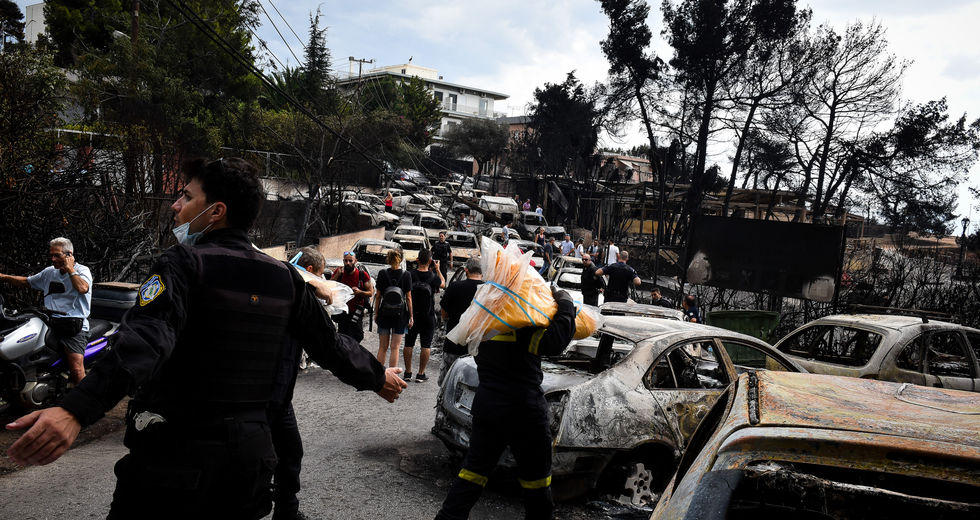 Η Ρένα Δούρου… στην πυρά