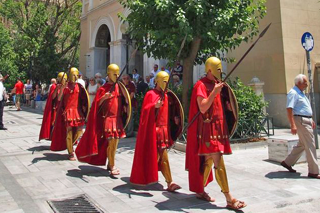 Χλαμύδες, χρυσαυγίτες και Ν.Δ.