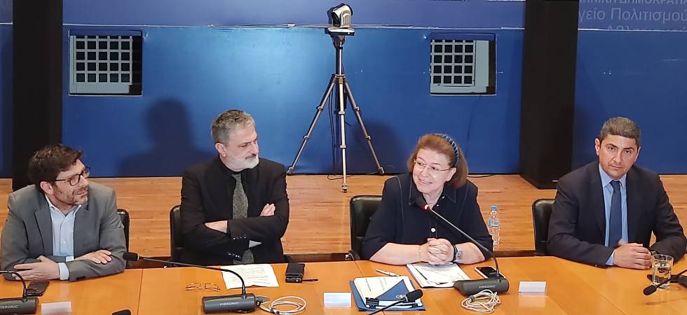 Εγκώμια και φιλοφρονήσεις στις τελετές παράδοσης – παραλαβής των υπουργείων