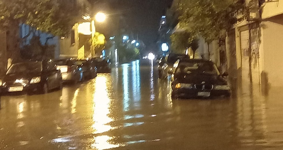 Πλημμυρισμένοι δρόμοι και οικήματα λόγω κακοκαιρίας στο Μεσολόγγι