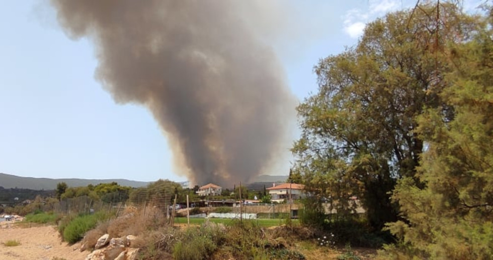 Σε πύρινο κλοιό η χώρα, εκκενώνονται οικισμοί