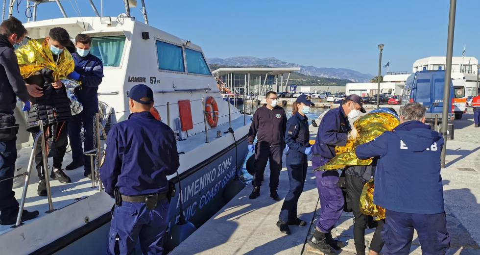 Οκτώ πρόσφυγες διασώθηκαν απ’ τη θάλασσα στη Σάμο