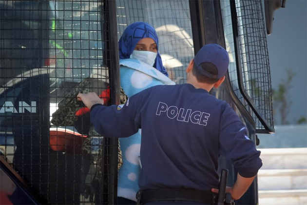 Εκρυβαν σε σπηλιές στη νότια Κρήτη τους μετανάστες