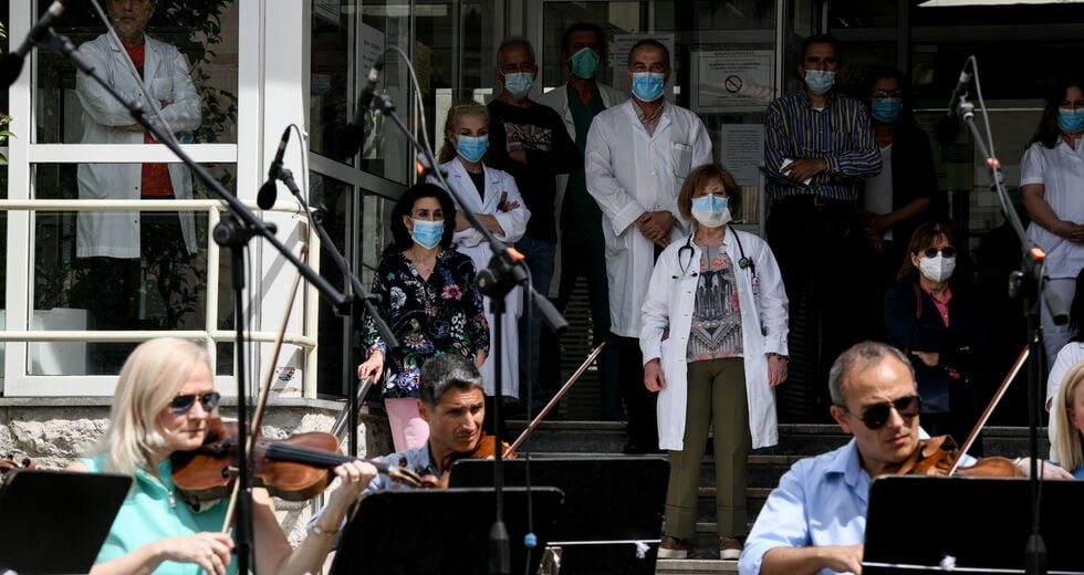 Η διοίκηση «ψαλιδίζει» συναυλίες και αρχιμουσικούς