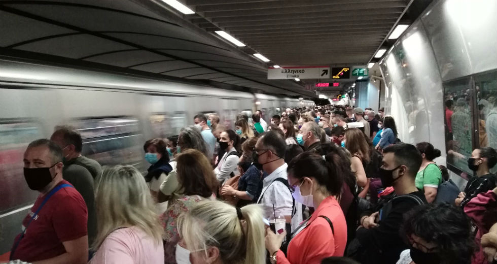 Ο κορονοϊός σε έξαρση, η κυβέρνηση σε τρικυμία