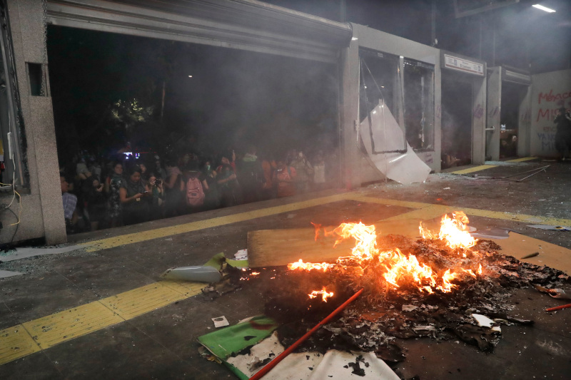 Οργή γυναικών στο Μεξικό μετά από καταγγελίες για βιασμούς εφήβων από αστυνομικούς