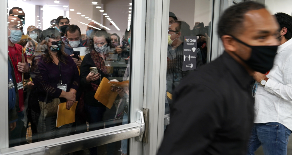 Αμερικανικές εκλογές: Ο Μπάιντεν «βλέπει» Λευκό Οίκο, ο Τραμπ Ανώτατο δικαστήριο