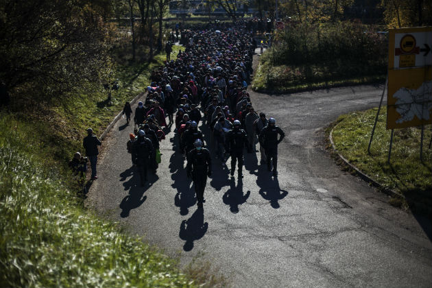 «Καμπανάκι» Μέρκελ για ένοπλες συγκρούσεις λόγω προσφυγικού