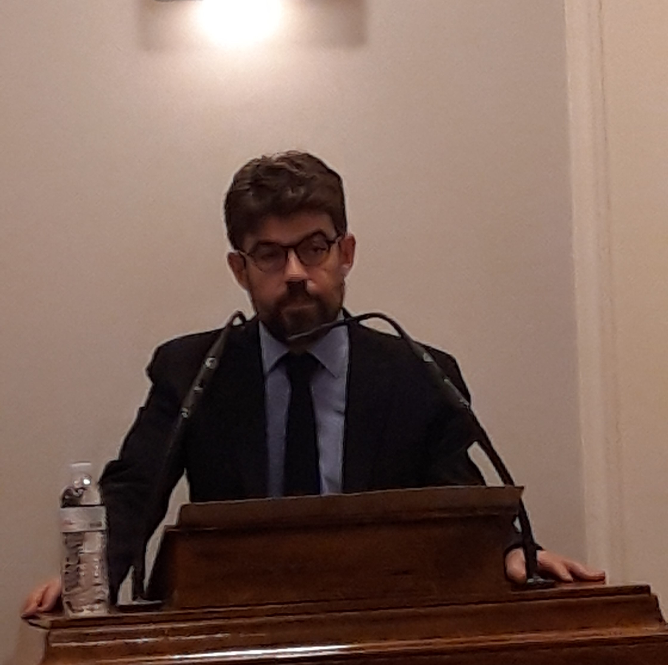 Απομόνωση του Μαξίμου από νομικούς, συνταγματολόγους και πολιτικούς