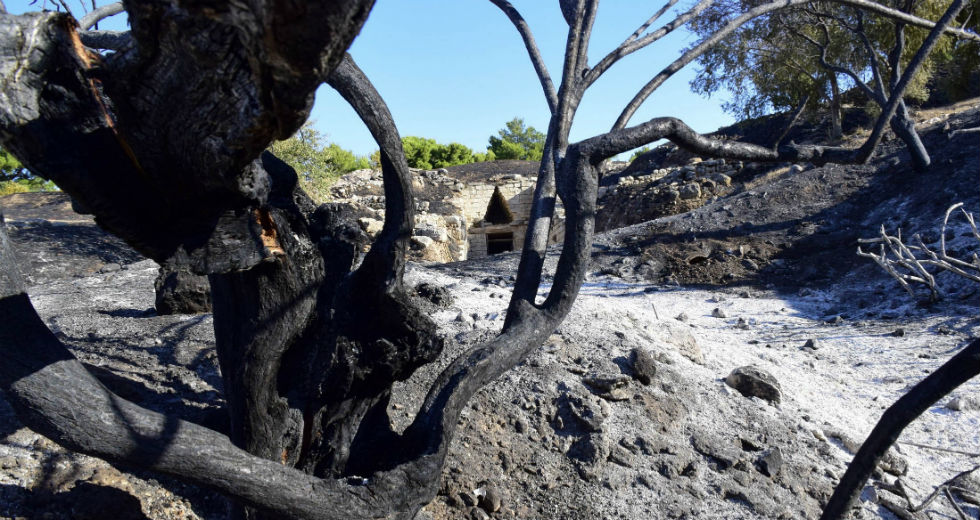 Οι εικόνες μαρτυρούν τη ζημιά στις Μυκήνες
