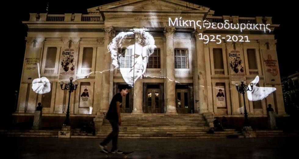 Η μορφή του Μίκη φώτισε το Δημοτικό Θέατρο Πειραιά