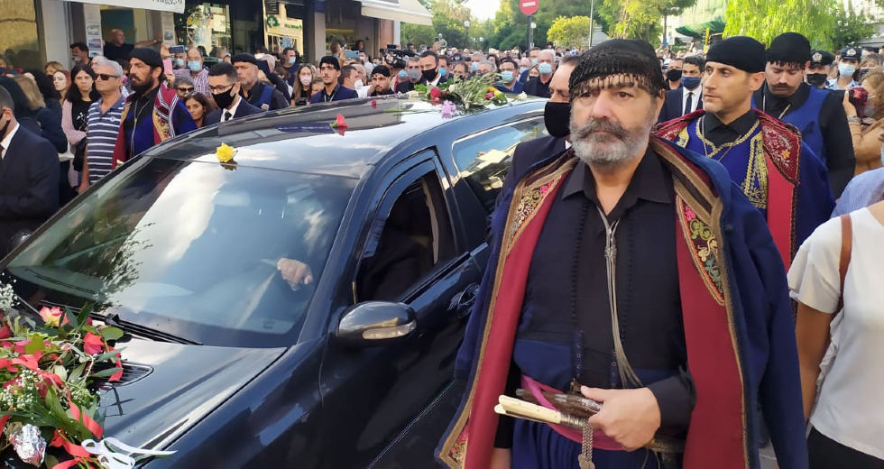 Στην αγκαλιά της Κρήτης ο Μίκης Θεοδωράκης