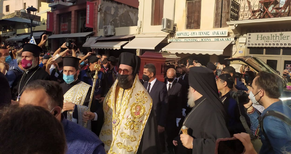 Στην αγκαλιά της Κρήτης ο Μίκης Θεοδωράκης