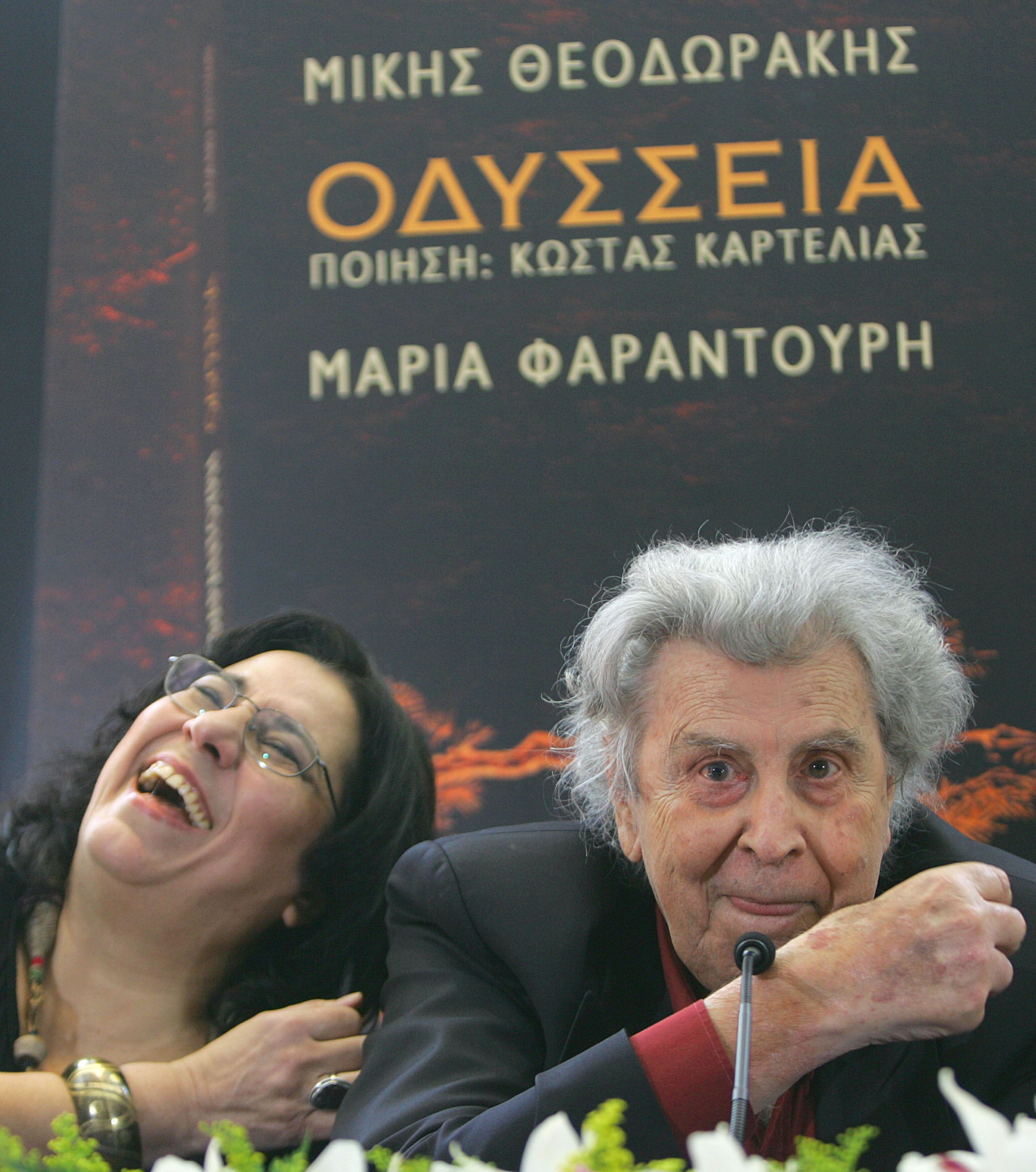 Φωτογραφικές «στιγμές» από τη ζωή του Μίκη Θεοδωράκη