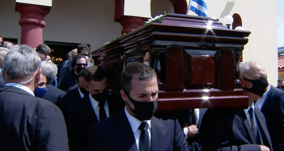 Στην αγκαλιά της Κρήτης ο Μίκης Θεοδωράκης
