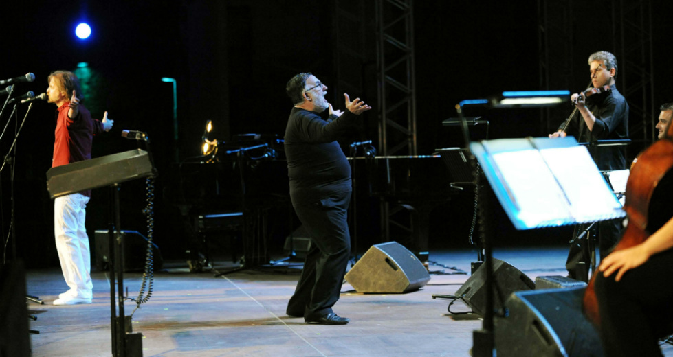 Θάνος Μικρούτσικος, 1947-2019
