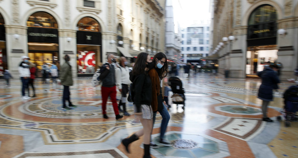 Κατακόρυφη αύξηση μολύνσεων στη Γαλλία, εν αναμονή νέων μέτρων οι Ιταλοί